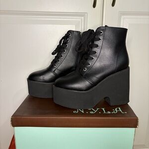 Wingless Platform Combat Boots